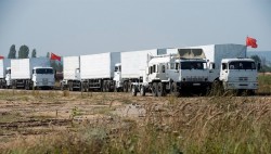 Второй гуманитарный конвой застрял на границе Второй гуманитарный конвой застрял на границе